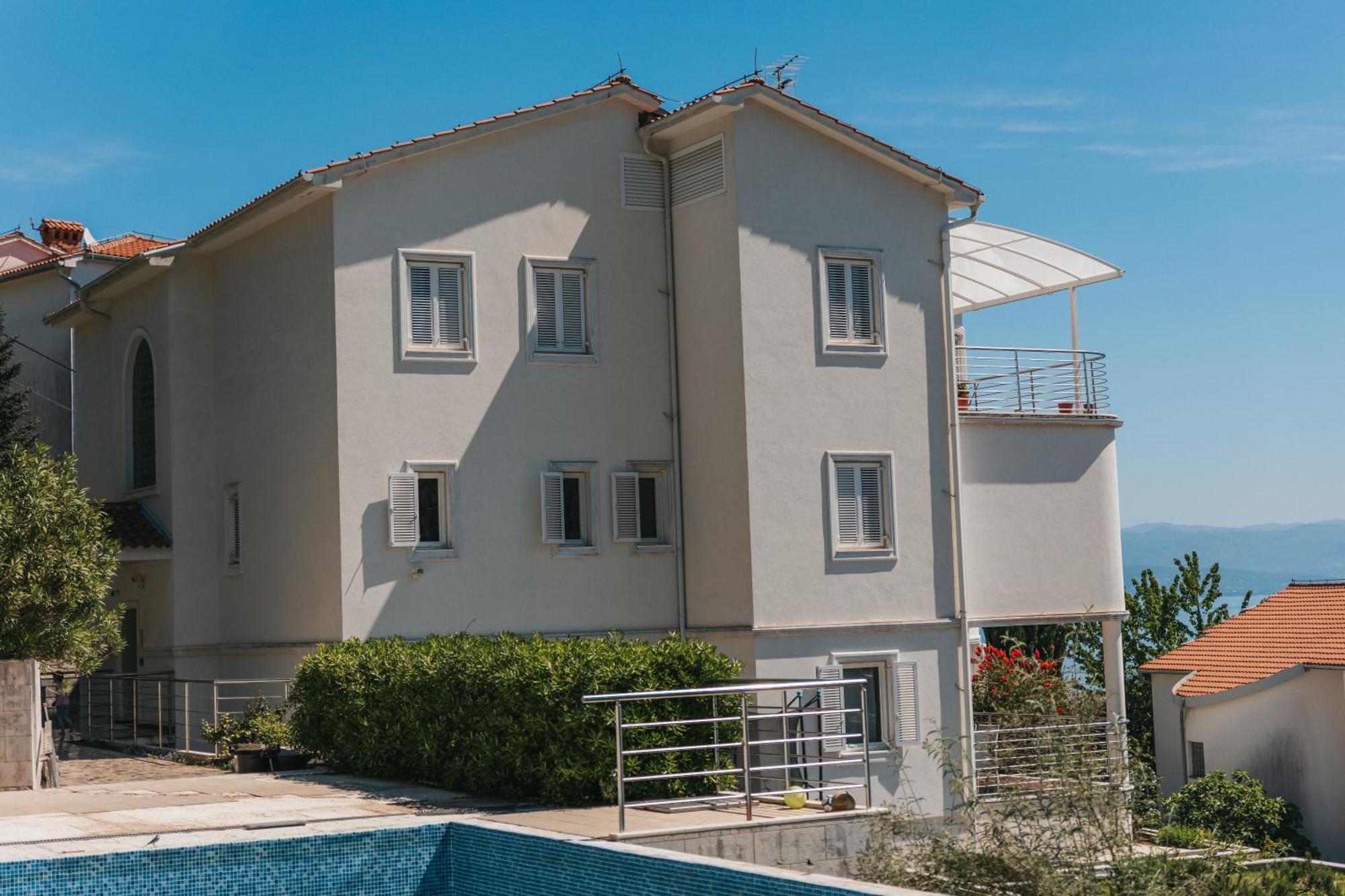 Villa Calista Icici Exterior photo
