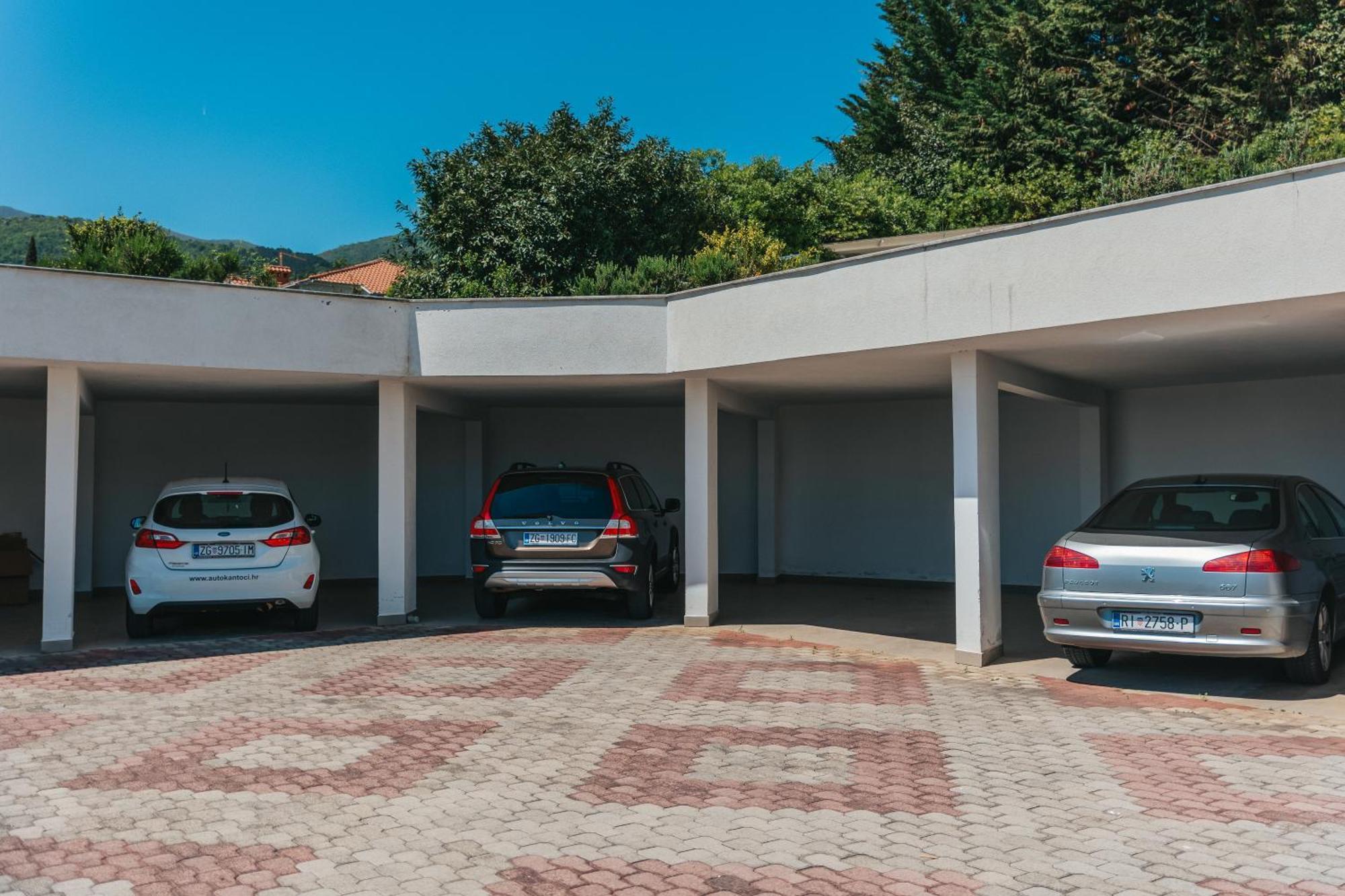 Villa Calista Icici Exterior photo